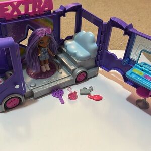 Barbie Extra mini doll play set. Includes all acessories